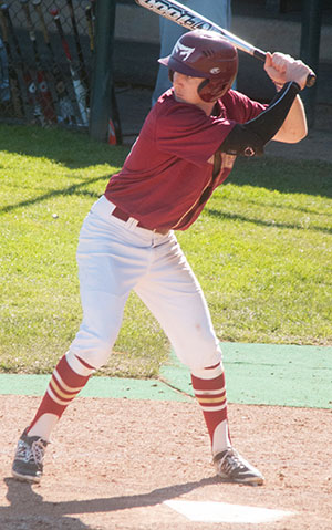 Linfield Limits Willamette's Offense to Defeat Bearcats, 7-0 and 3-2