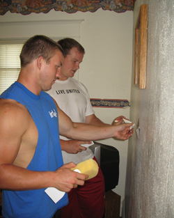 Willamette Football Players Contribute Efforts to United Way Days of Caring