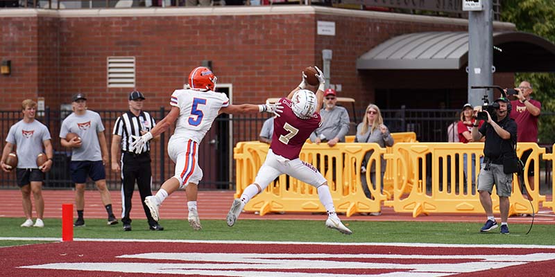 Jared Paredes catches a touchdown pass for the Bearcats.