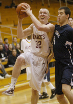 Boxers Edge Bearcats in Closing Minutes, 69-64