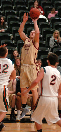 Boxers Grab Early Lead, Pull Away from Bearcats