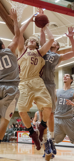 Willamette Battles Whitman, but Missionaries Defeat Bearcats, 82-68