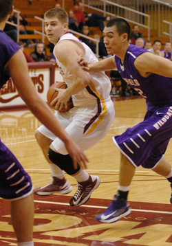 Lewis & Clark Shuts Down Willamette, 68-50