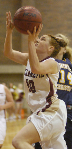 Pirates Make 9 of 18 Three-Pointers to Defeat Bearcats, 80-60