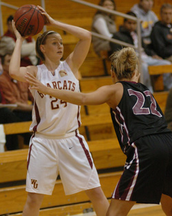 Pacific Lutheran Wins Defensive Battle with Bearcats, 60-54