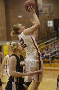 Puget Sound Hits 8 of 15 Three-Pointers to Defeat Bearcats, 76-60