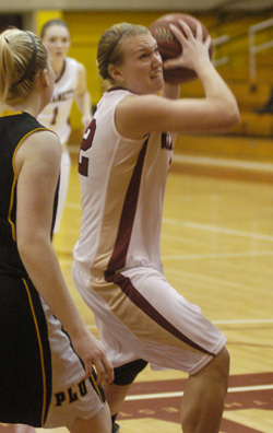 Lutes Use Field Goal Shooting and Defense to Down Bearcats, 71-52