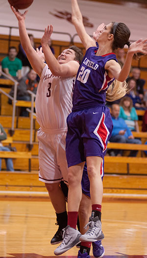 Willamette Grabs Early Lead, Rolls Past Linfield, 71-56