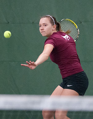 Pacific Lutheran Edges Bearcats in Women's Tennis, 5-4