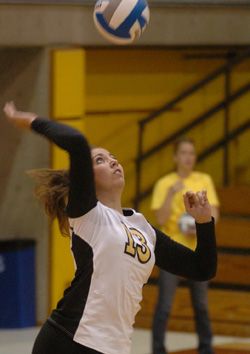 Whitman Downs Willamette in Four Sets