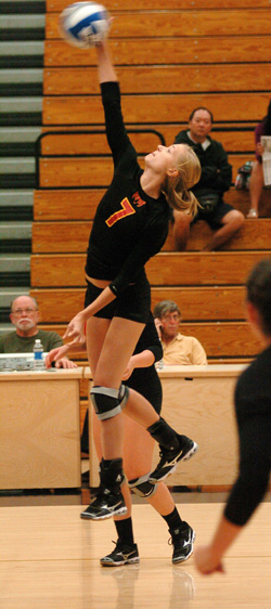 Bearcats' Rally Falls Just Short in Five-Set Loss to Whitworth